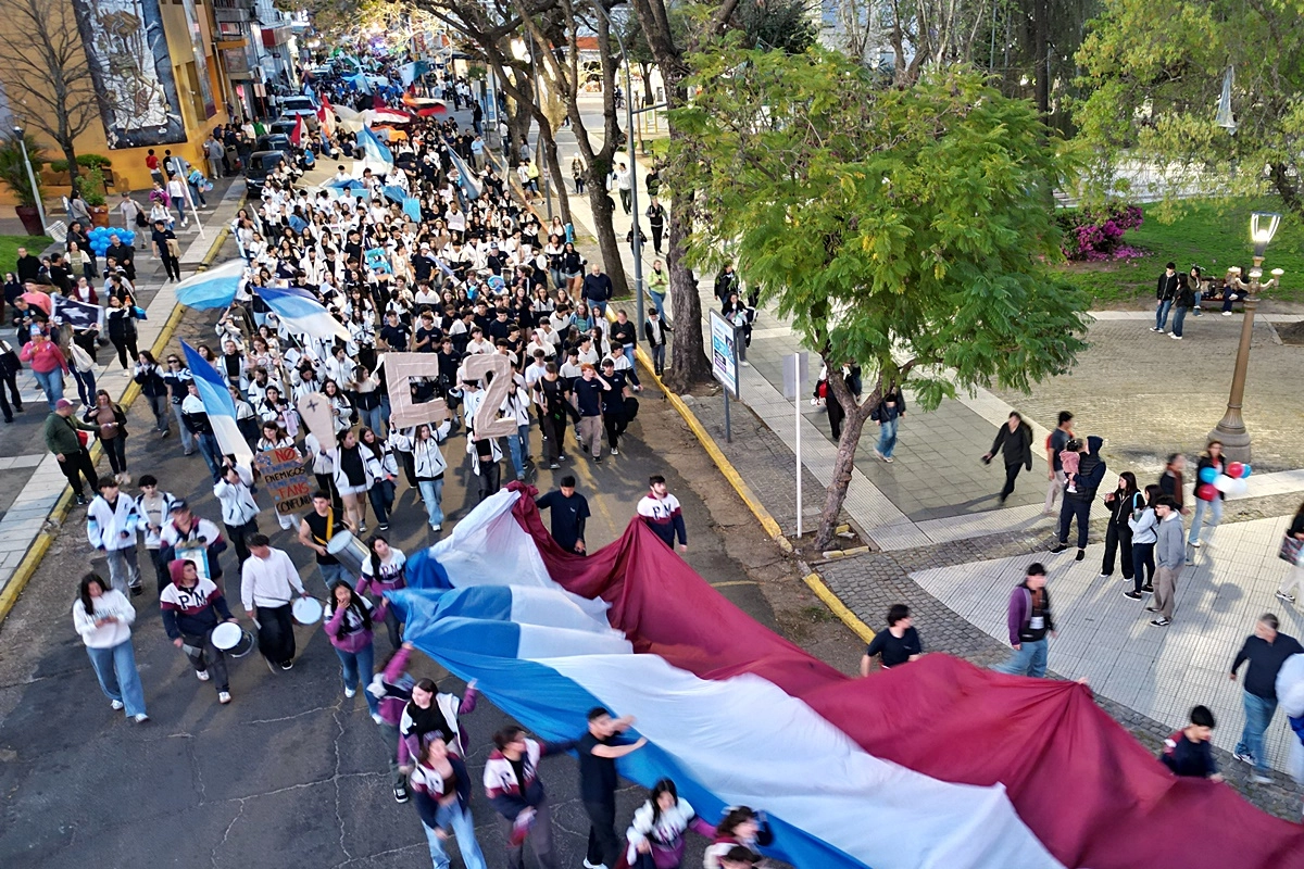 Centenares de jóvenes macharon por las calles de Concordia Centenares de jóvenes macharon por las calles de Concordia