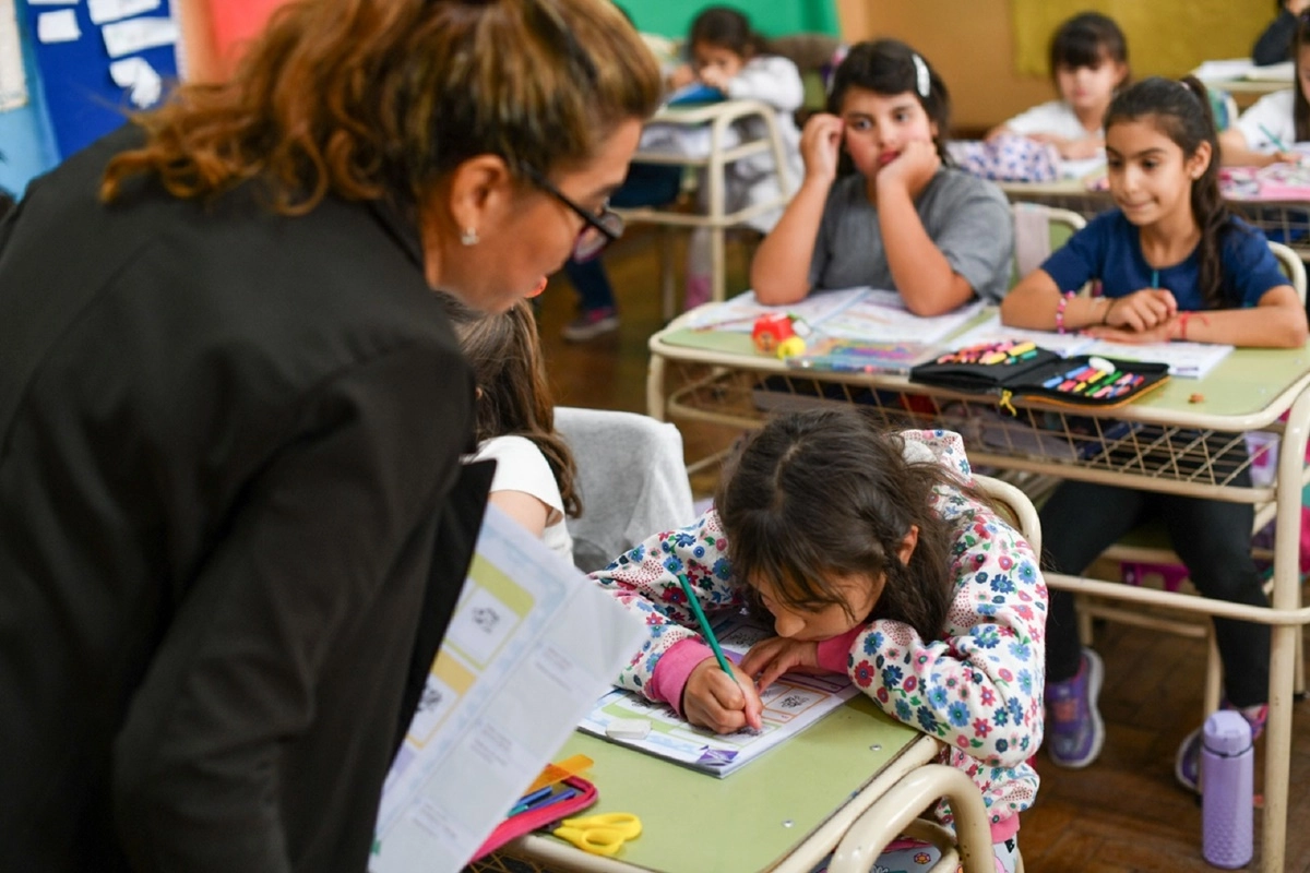 Con el dinero las escuelas accederán a la compra de materiales pedagógicos específicos. Con el dinero las escuelas accederán a la compra de materiales pedagógicos específicos.