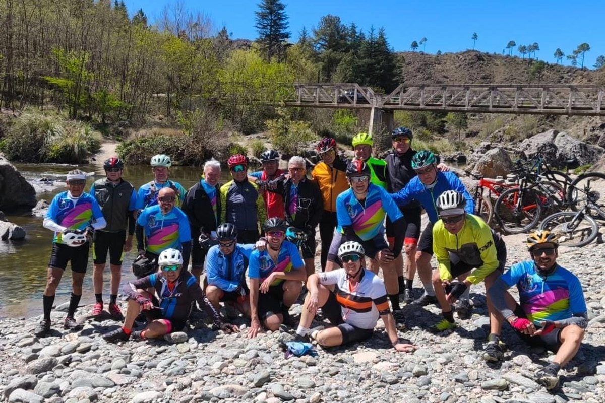 El grupo de ciclistas concordienses en C&oacute;rdoba.