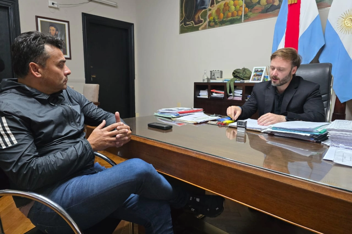 El candidato recorrió la ciudad con el intendente. El candidato recorrió la ciudad con el intendente.