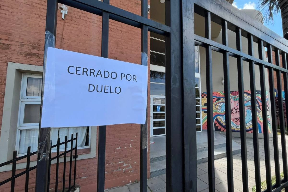 La escuela permanece cerrada por duelo.