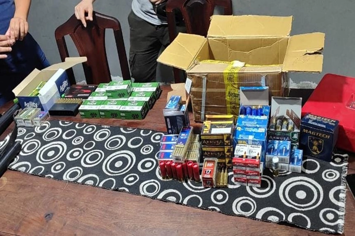 Se incautó también una camioneta, un celular y dinero en efectivo, entre otras cosas.