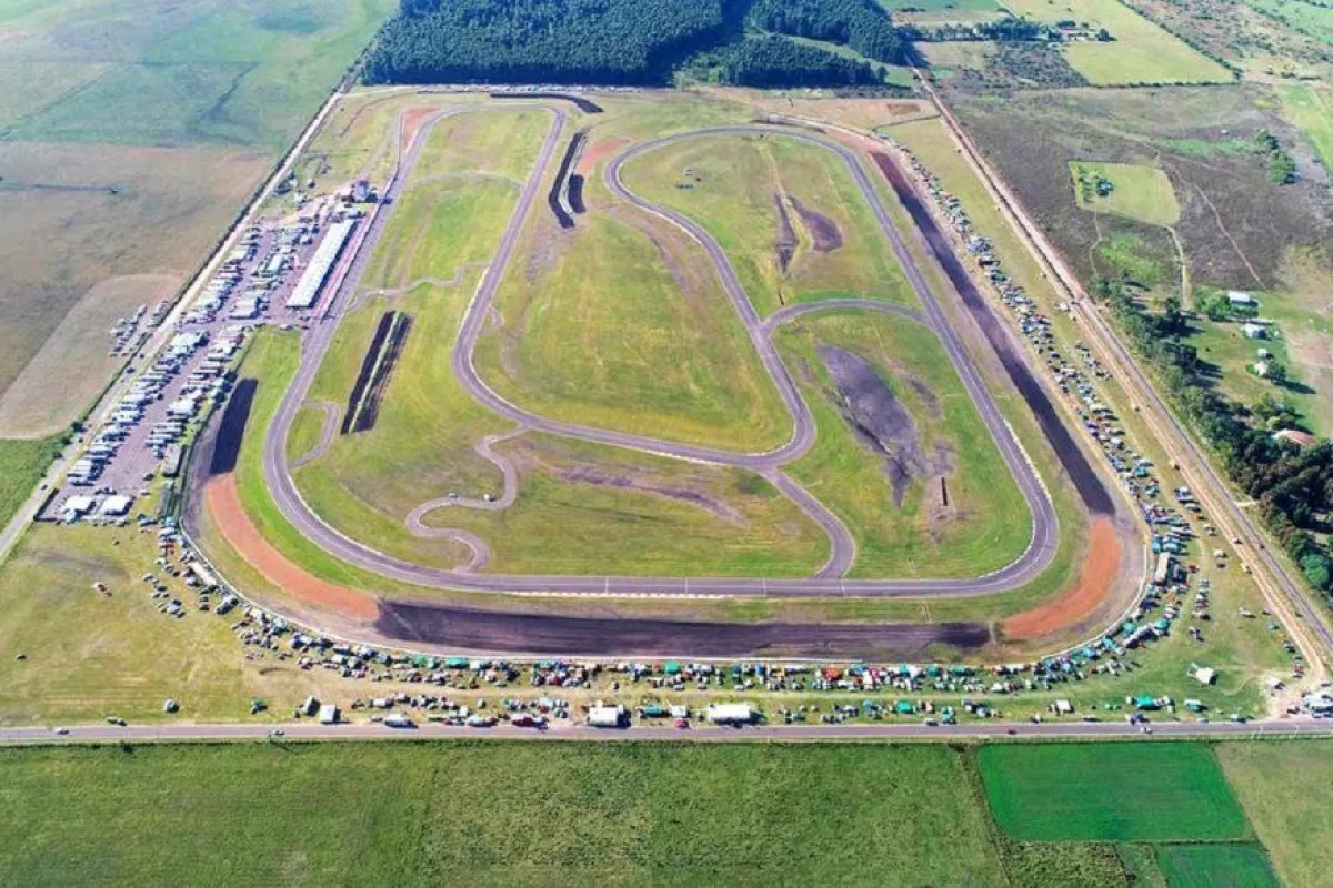 Vista aérea del autódromo de Concepción del Uruguay. Vista aérea del autódromo de Concepción del Uruguay.