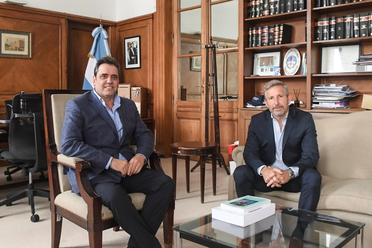 Frigerio se reunió con el flamante ministro. Frigerio se reunió con el flamante ministro.