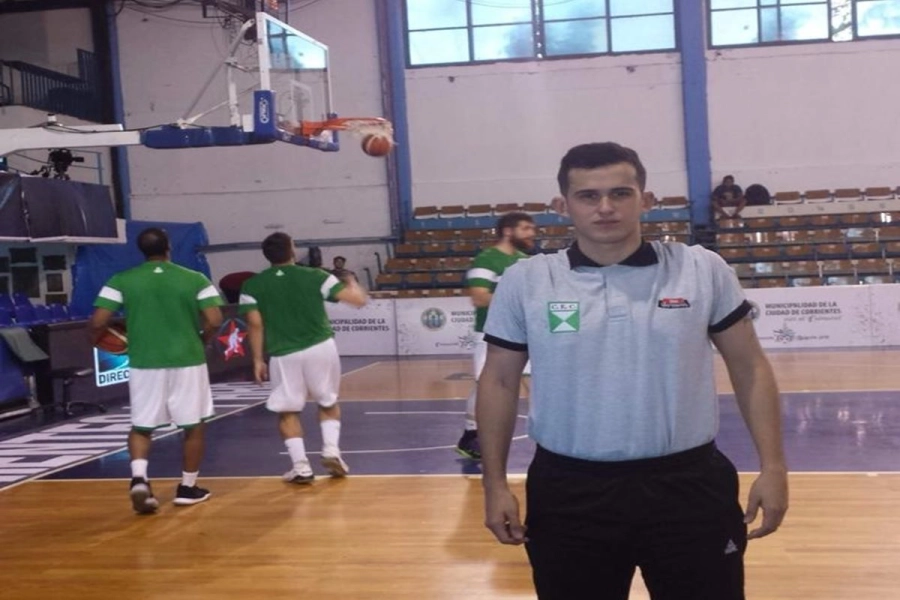 Miguel como utilero del Club Estudiantes Concordia.