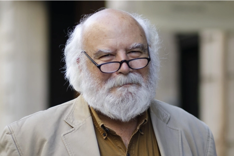 Juan Sasturain abrirá este miércoles una feria del libro de la región