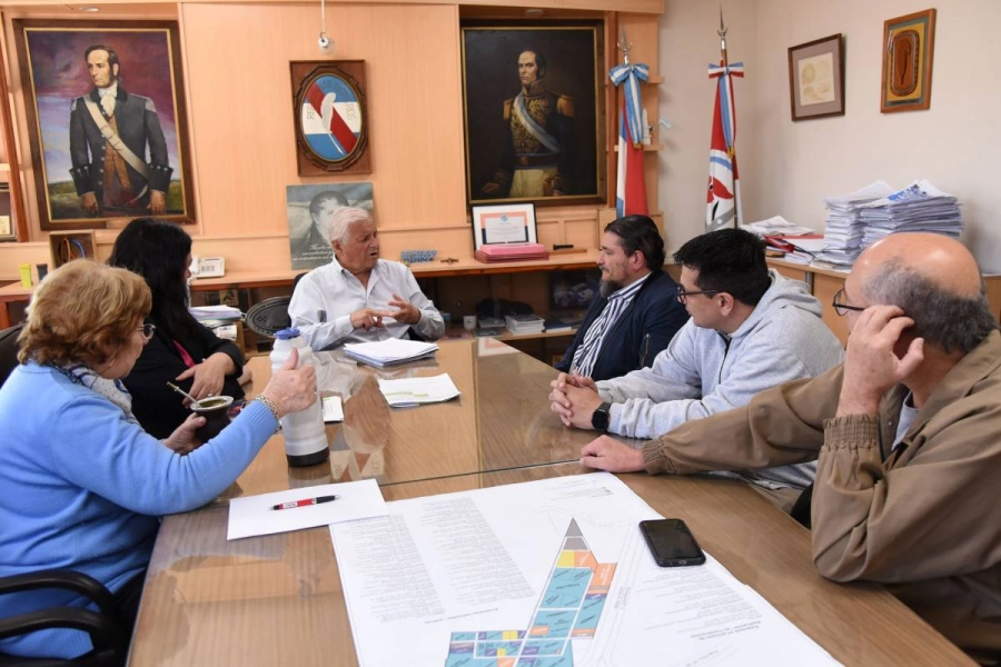 Lauritto recibi&oacute; a la escuela anfitriona del evento.