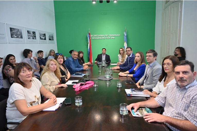 Provincia ofreció a los estatales una suma fija y se pasó a un cuarto intermedio