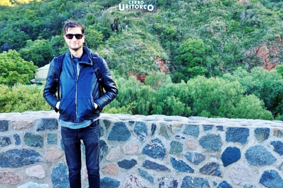 Agust&iacute;n en otros de sus viajes.