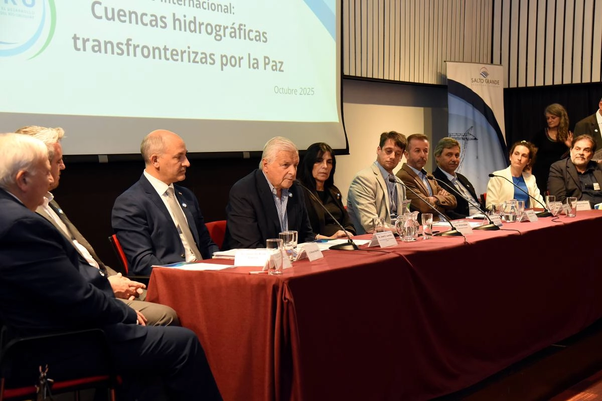 Autoridades Argentinas, Brsileras y Uruguayas participaron del encuentro. Autoridades Argentinas, Brsileras y Uruguayas participaron del encuentro.