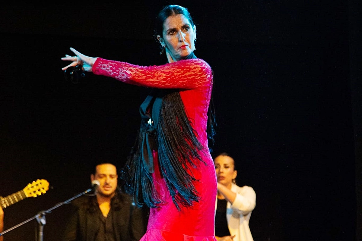 La concordiense Anah&iacute; Ortega trae su espect&aacute;culo al Ode&oacute;n.