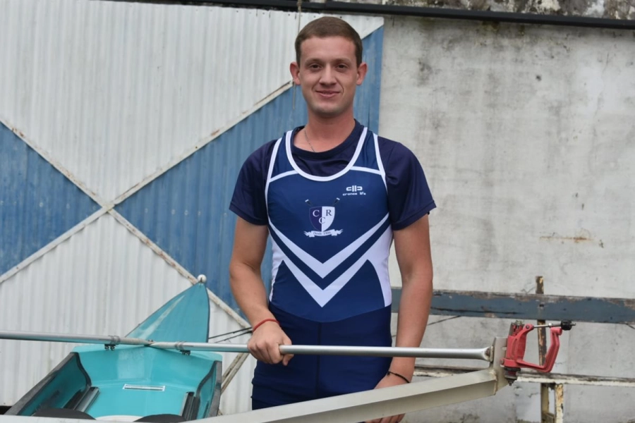 El singlista Juan Cruz Delzart, una de las promesas del remo concordiense.