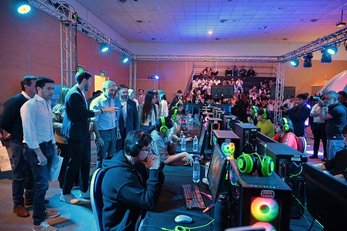 Apunta a reforzar estas actividades con la apertura del aeropuerto de Concordia. Apunta a reforzar estas actividades con la apertura del aeropuerto de Concordia.