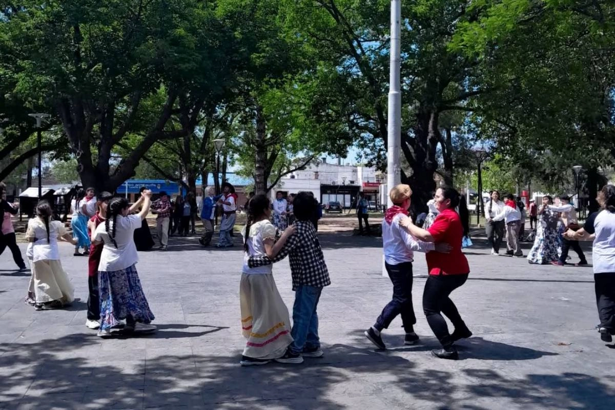 A puso baile se recordó de Linares Cardozo A puso baile se recordó de Linares Cardozo