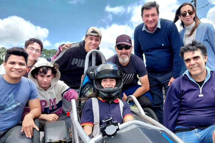El grupo de prueba en el aut&oacute;dromo de Concordia.