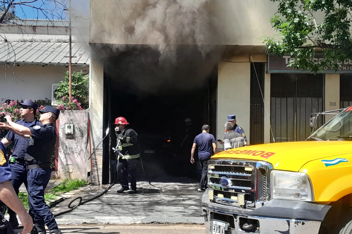 El fuego comenzó en el garaje del edificio.