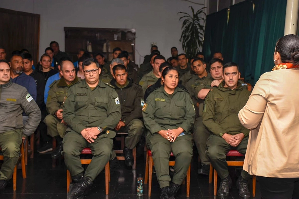 Asistieron más de 300 docentes y alrededor de 50 integrantes de Gendarmería Nacional.