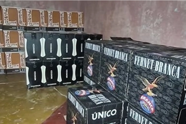 Secuestraron m&aacute;s de 400 botellas de bebidas alcoh&oacute;licas tras una denuncia por estafa