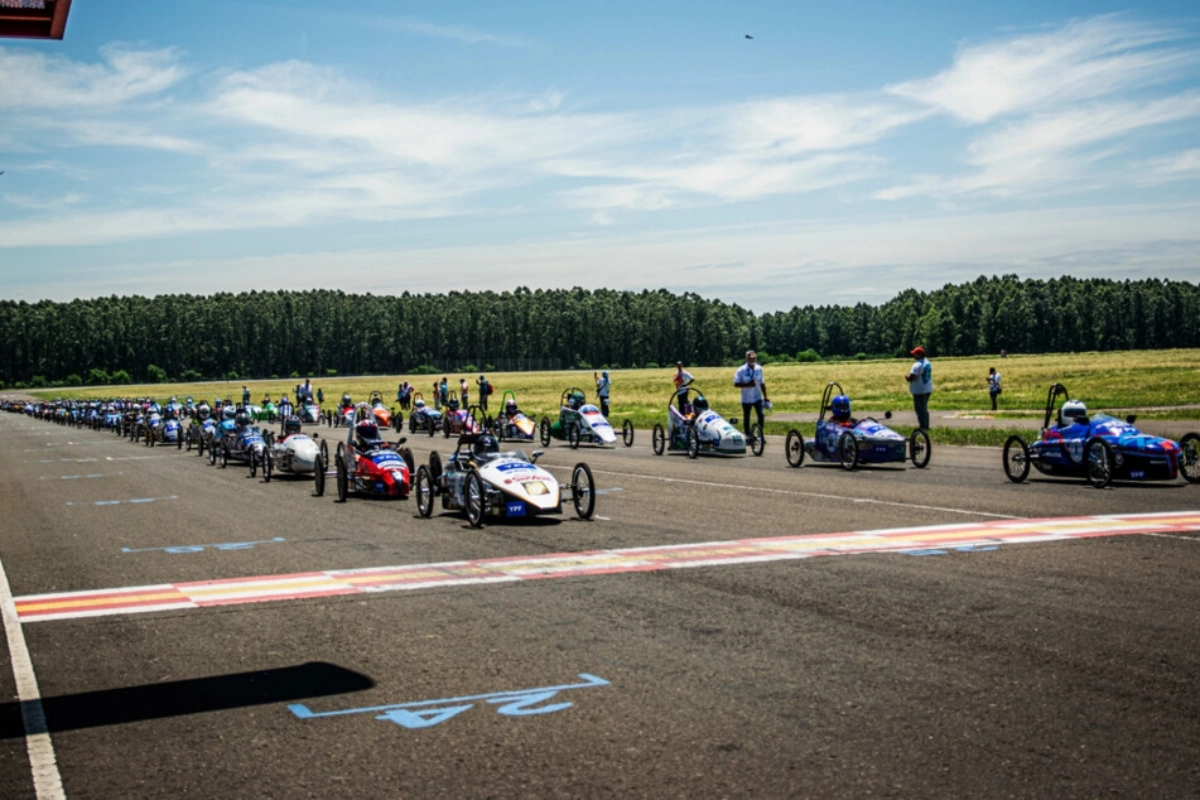 La competencia reuni&oacute; a cientos de estudiantes.