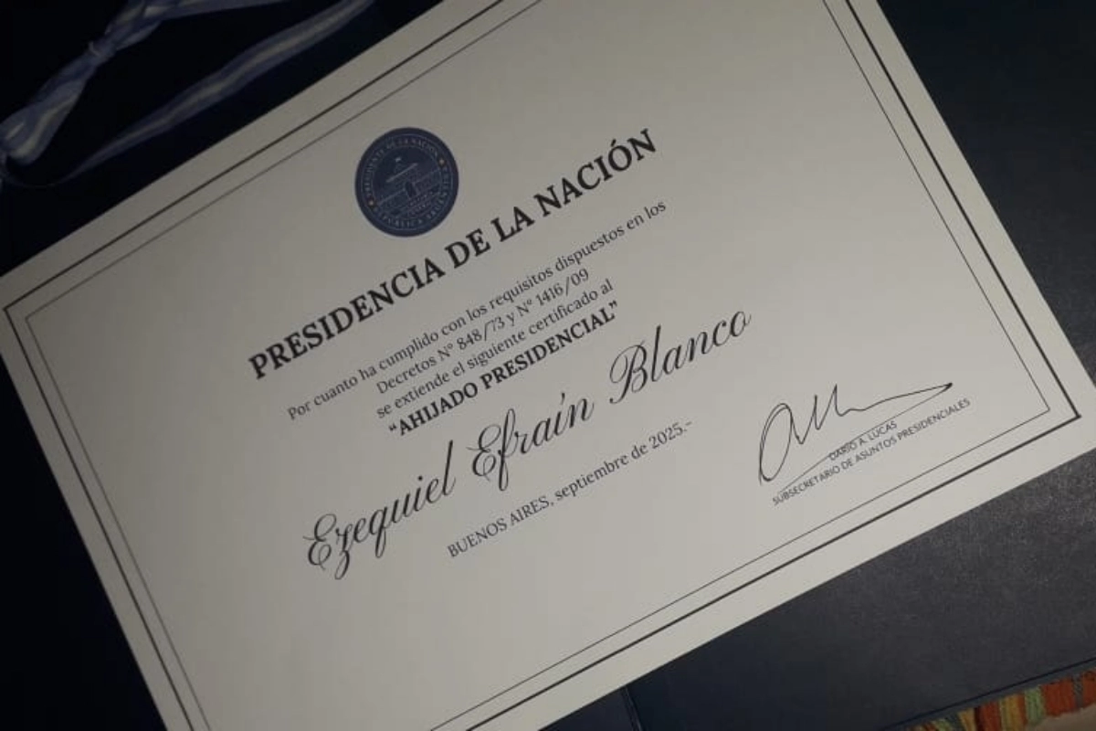 El hombre de 52 a&ntilde;os recibi&oacute; una medalla y un diploma.