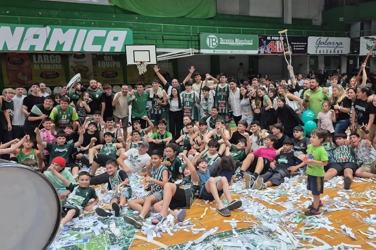 Los festejos del "verde" tras obtener la plaza a la Liga Federal.