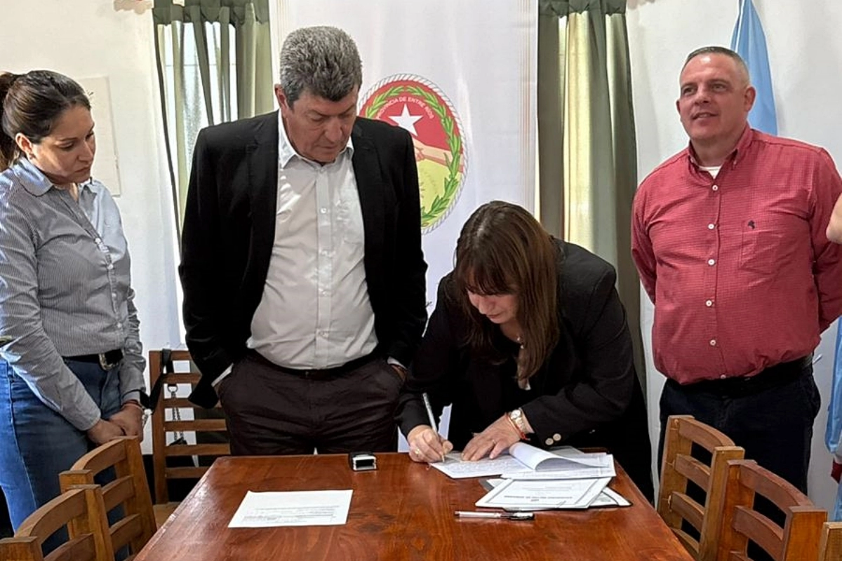 Firma de Escrituras en Estancia Grande.
