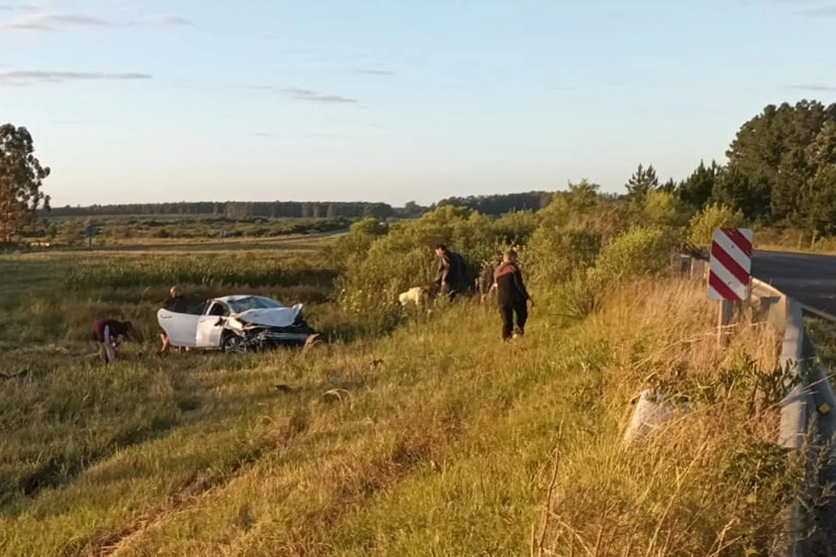 En el interior del vehículo viajaban cuatro ocupantes mayores de edad.