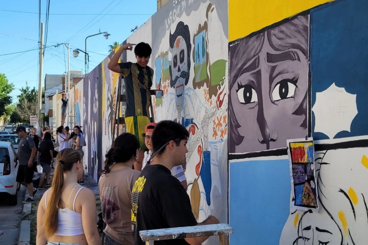 Los chicos decoraron la ciudad con su arte urbano.