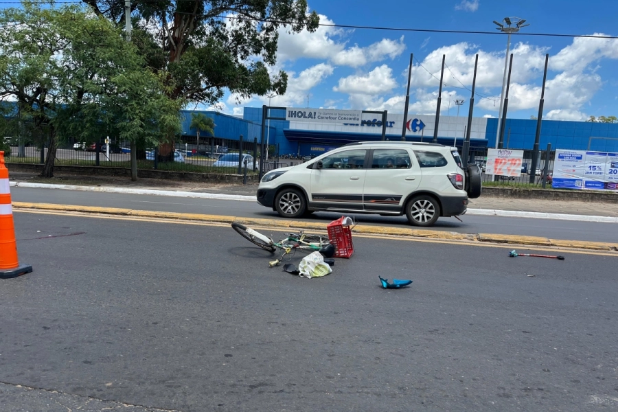 El ciclista habr&iacute;a intentado cruzar la avenida.