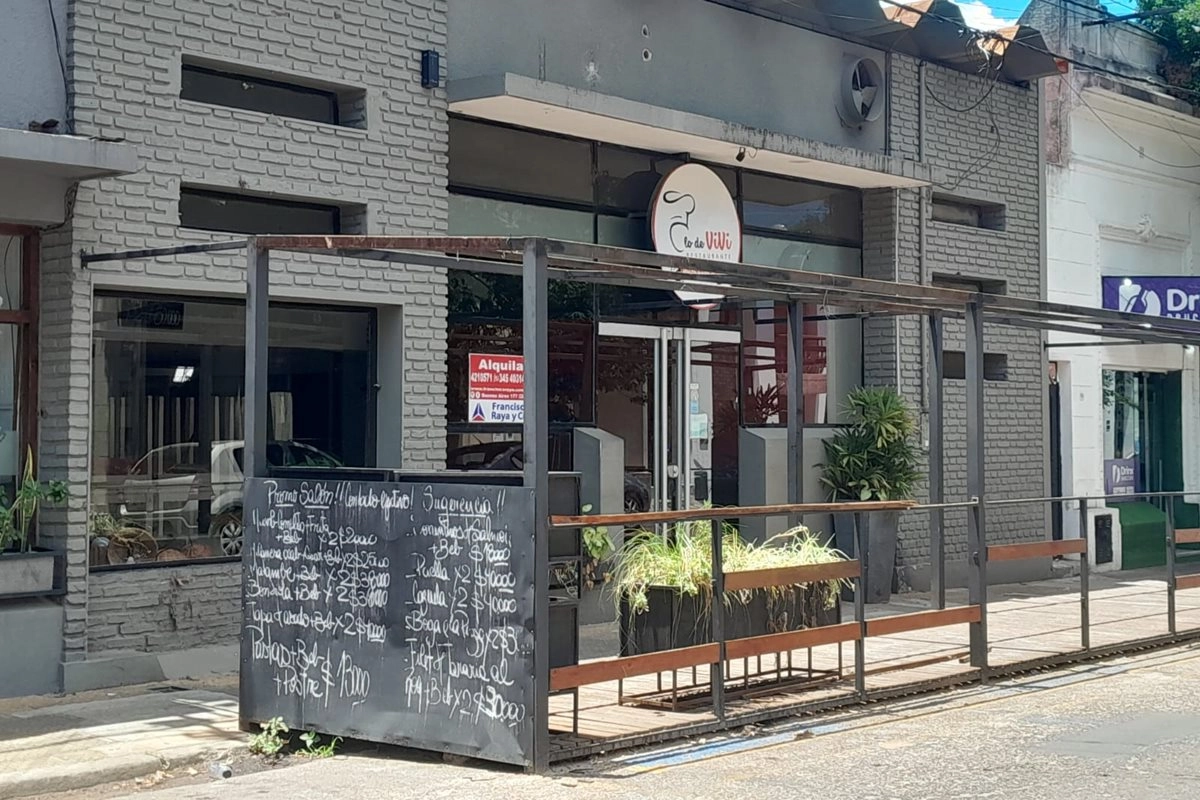 El tradicional resto con cartel de alquiler y las promociones que sol&iacute;an vender.