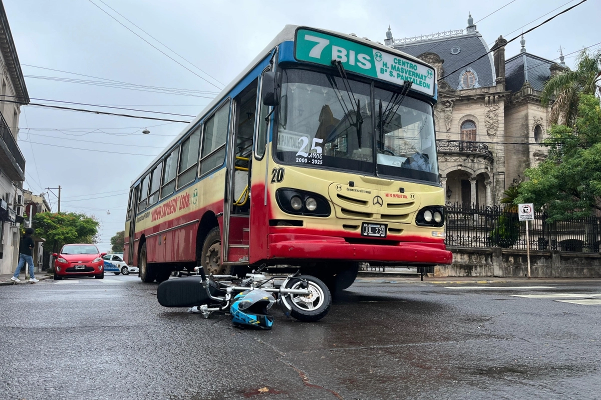El accidente ocurri&oacute; durante la lluviosa ma&ntilde;ana de este lunes.