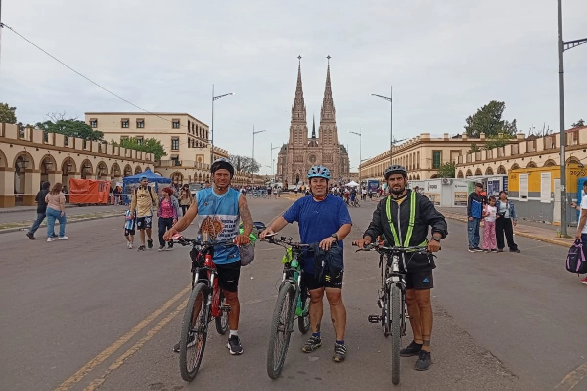El arribo de los tres concordienses a la Bas&iacute;lica de Luj&aacute;n.
