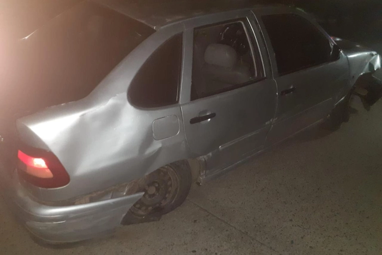 RUTA 14: Un auto revent&oacute; su neum&aacute;tico y choc&oacute; contra el guardarrail