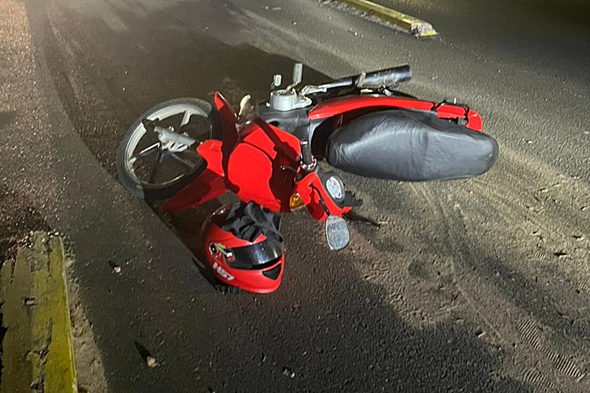 La motocicleta qued&oacute; tendida sobre avenida R&ouml;sch
