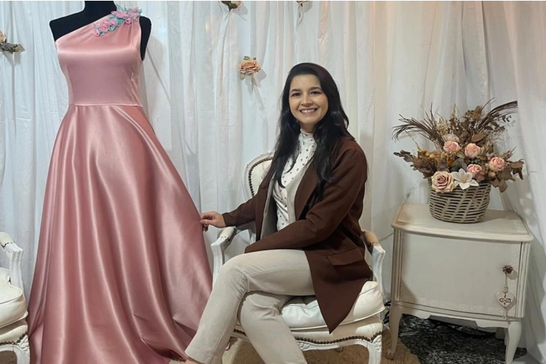 Dise&ntilde;adora de la regi&oacute;n pas&oacute; a la instancia final para vestir a Juana Viale en su programa de TV