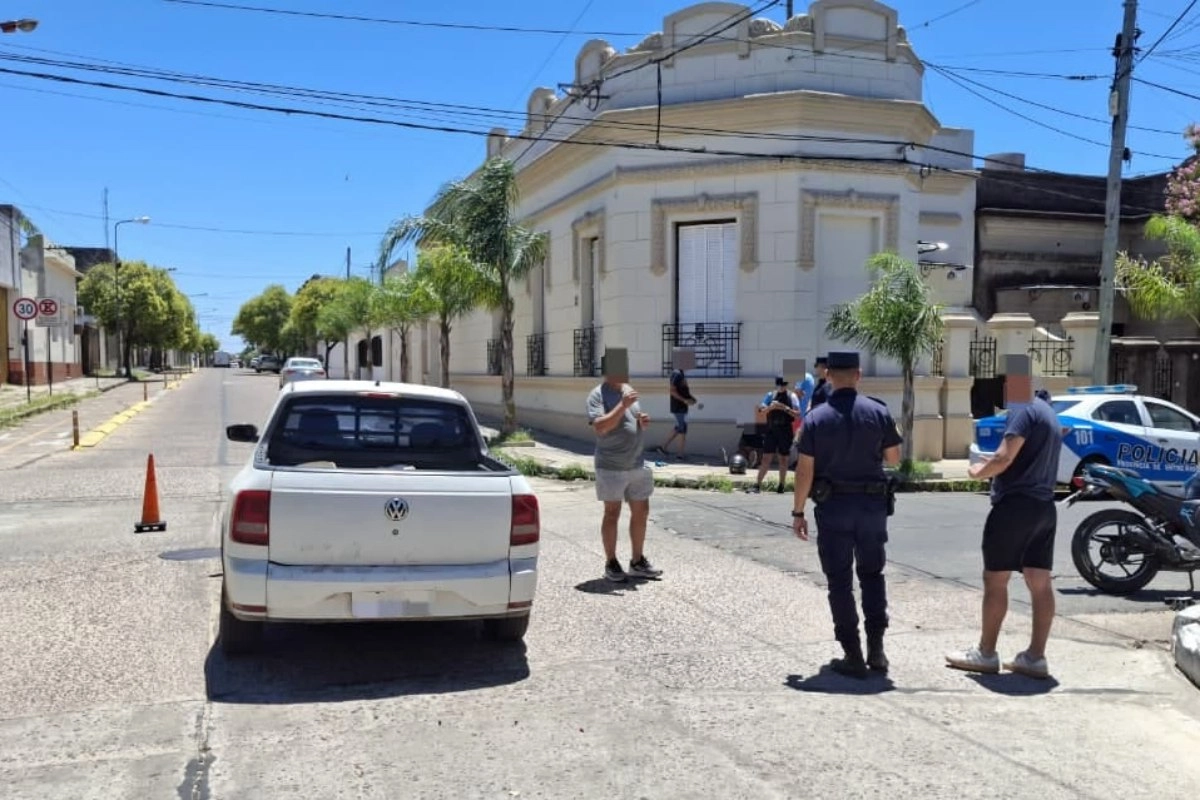 Una camioneta y una moto protagonizaron un accidente.