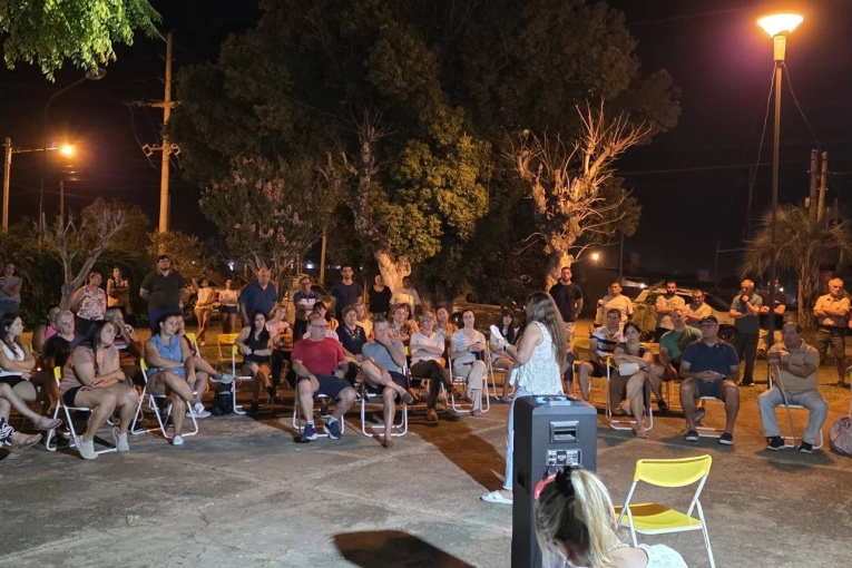 Vecinos de la planta de EGGER renovaron sus reclamos ambientales y acordaron los pasos a seguir