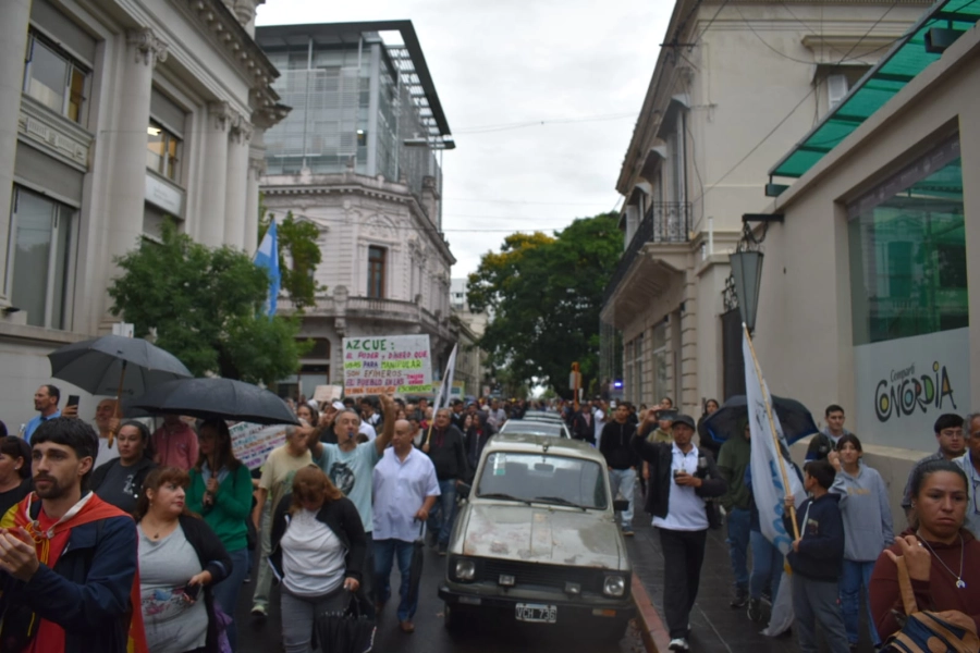 Tras concentrarse en Tr&aacute;nsito marcharon hacia el municipio.