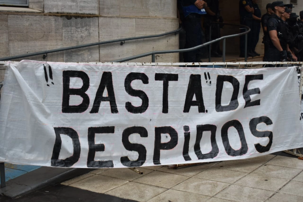 Trabajadores se manifestaron frente a la Municipalidad de Concordia.