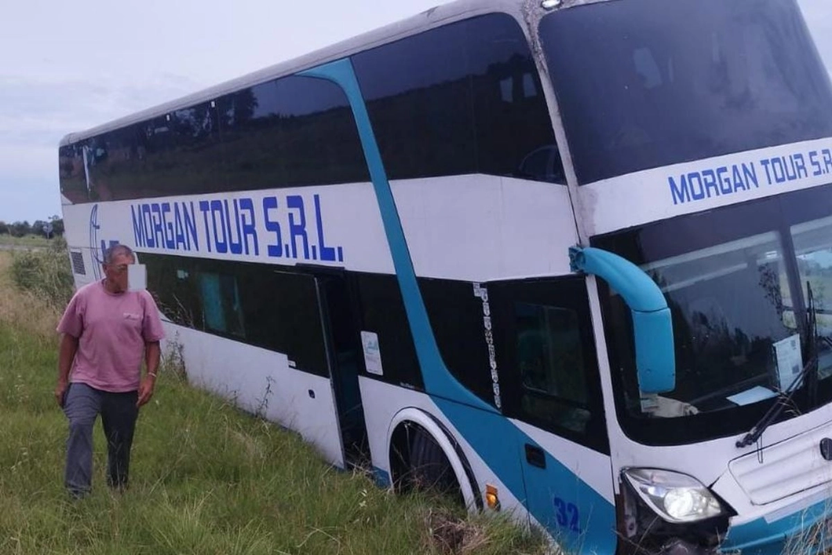 La unidad transportaba a m&aacute;s de 50 pasajeros.