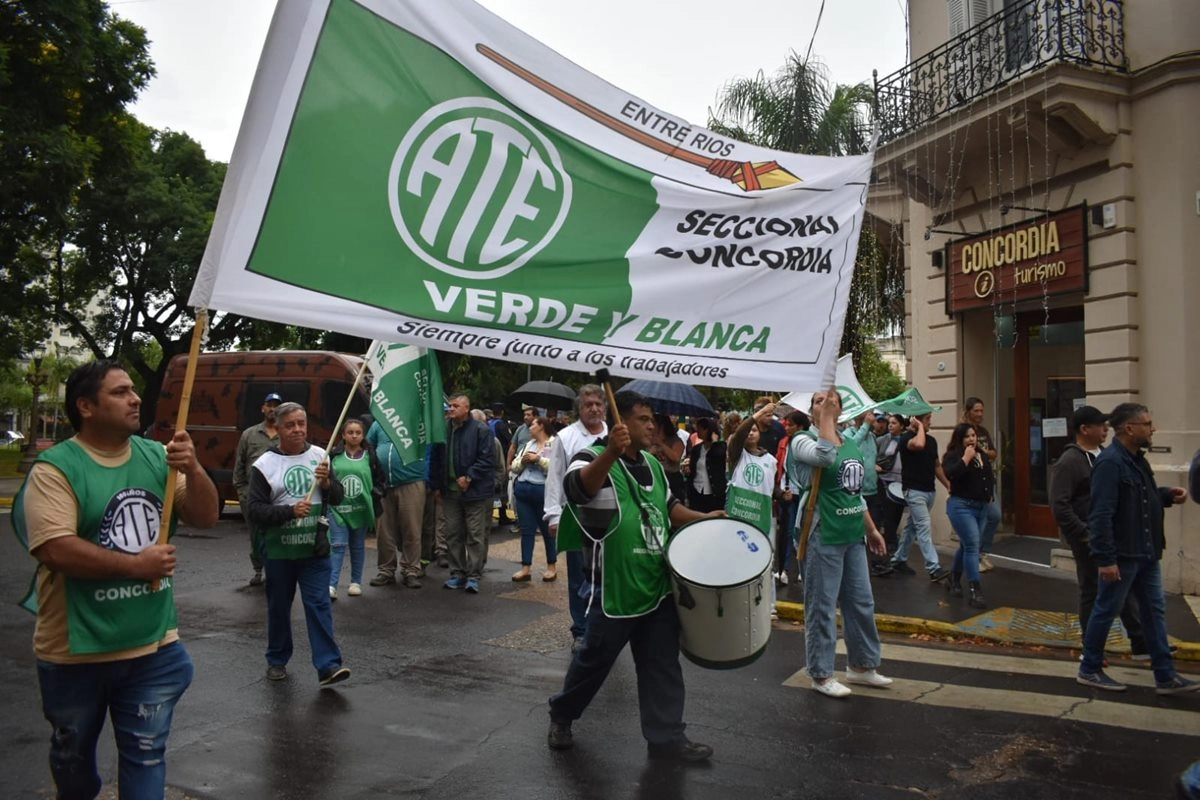 Gremios municipales apuntaron en contra de Azcu&eacute;.