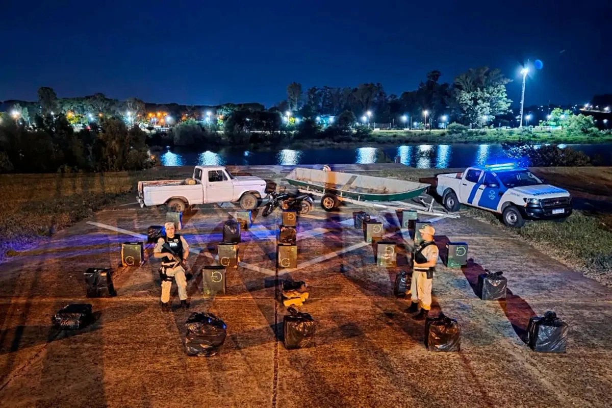 Los sospechosos fueron reducidos en el lugar y quedaron detenidos.