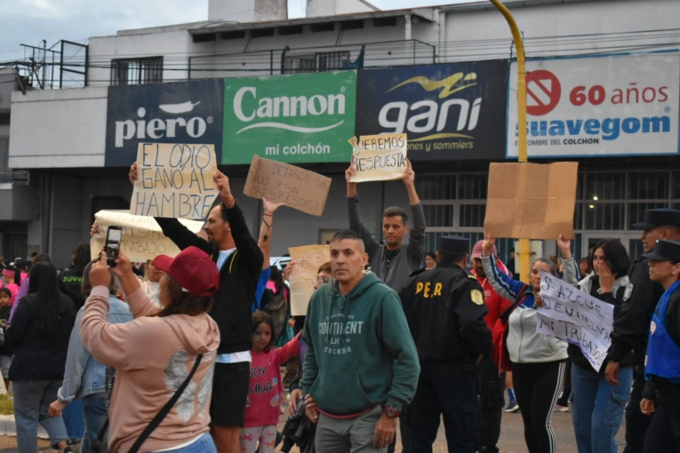 Trabajadores se manifestaron antes de la largada de la Marat&oacute;n de Reyes