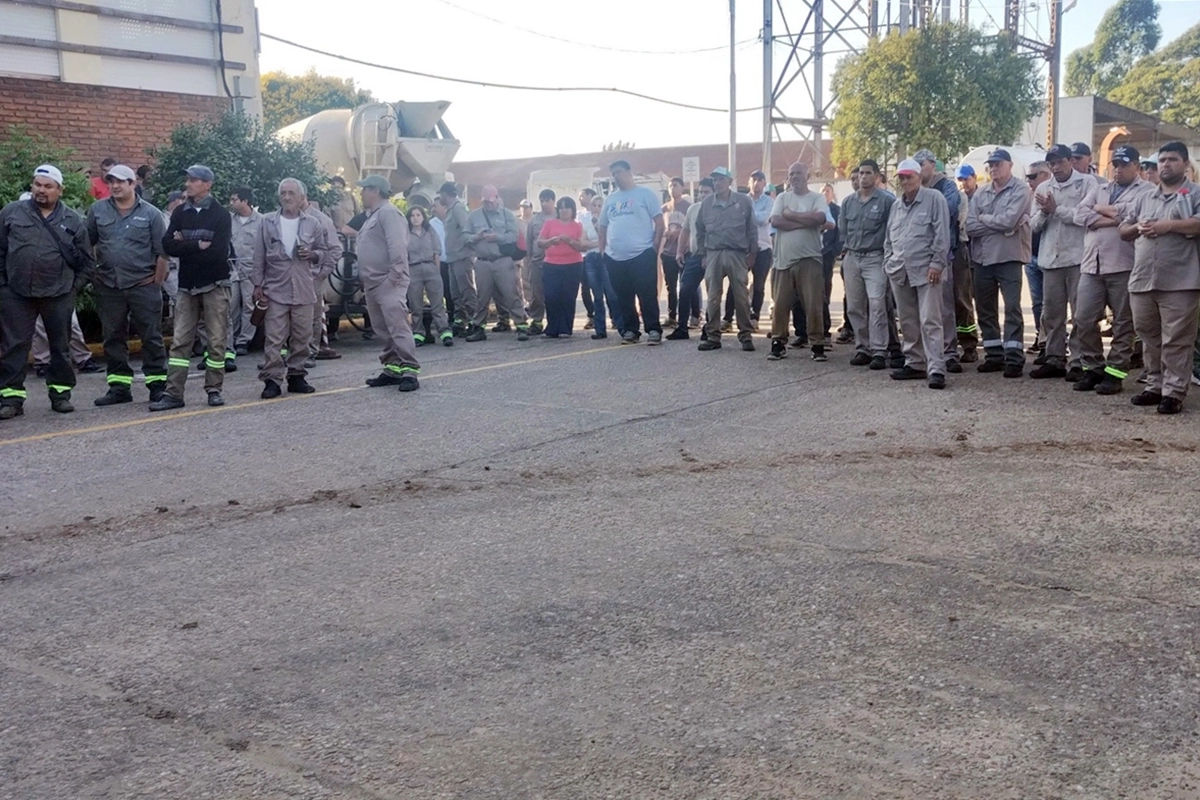 Una de las asambleas realizadas en los galpones municipales de calle Moulins