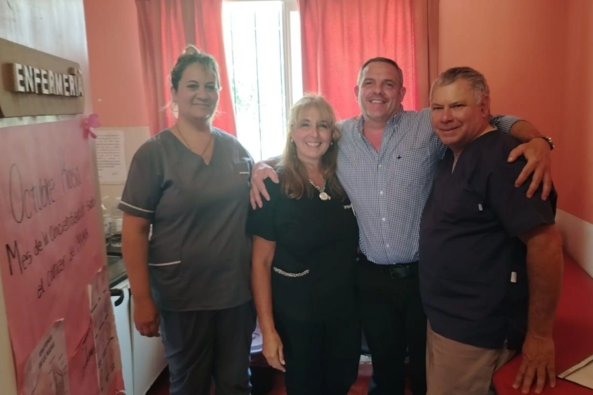 Intendente Gold&iacute;n en el Centro de Salud de Estancia Grande