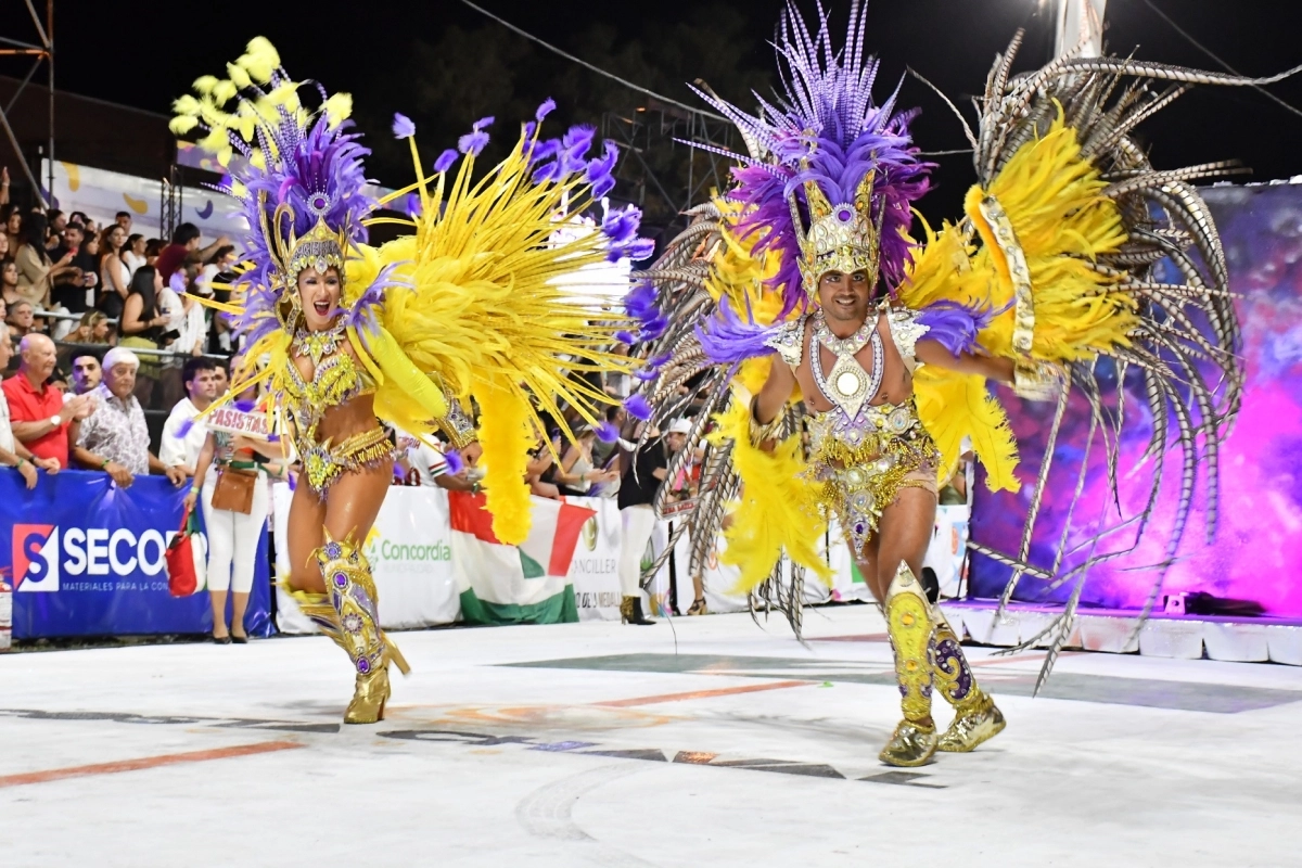 Las comparsas sigue subiendo su nivel art&iacute;stico en cada noche de Carnaval.