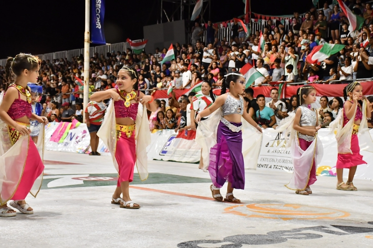 Los m&aacute;s chicos comenzaron con su fiesta de carnaval