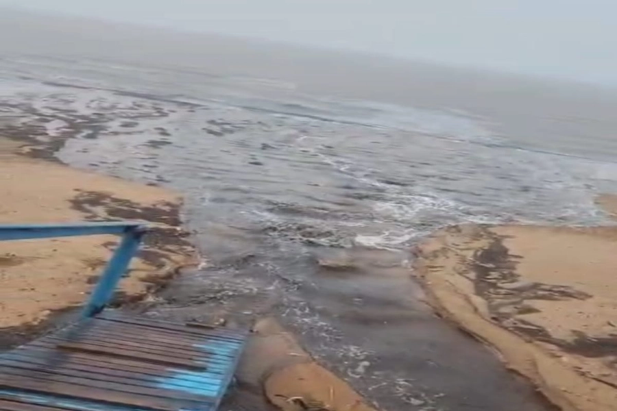 Las lluvias provocaron un canal que llegaba al Lago de Salto Grande.