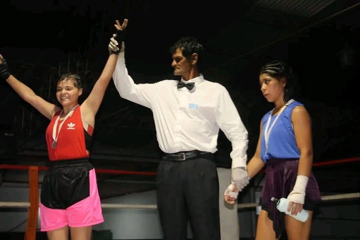 Joven boxeadora de Concordia busca sponsors.