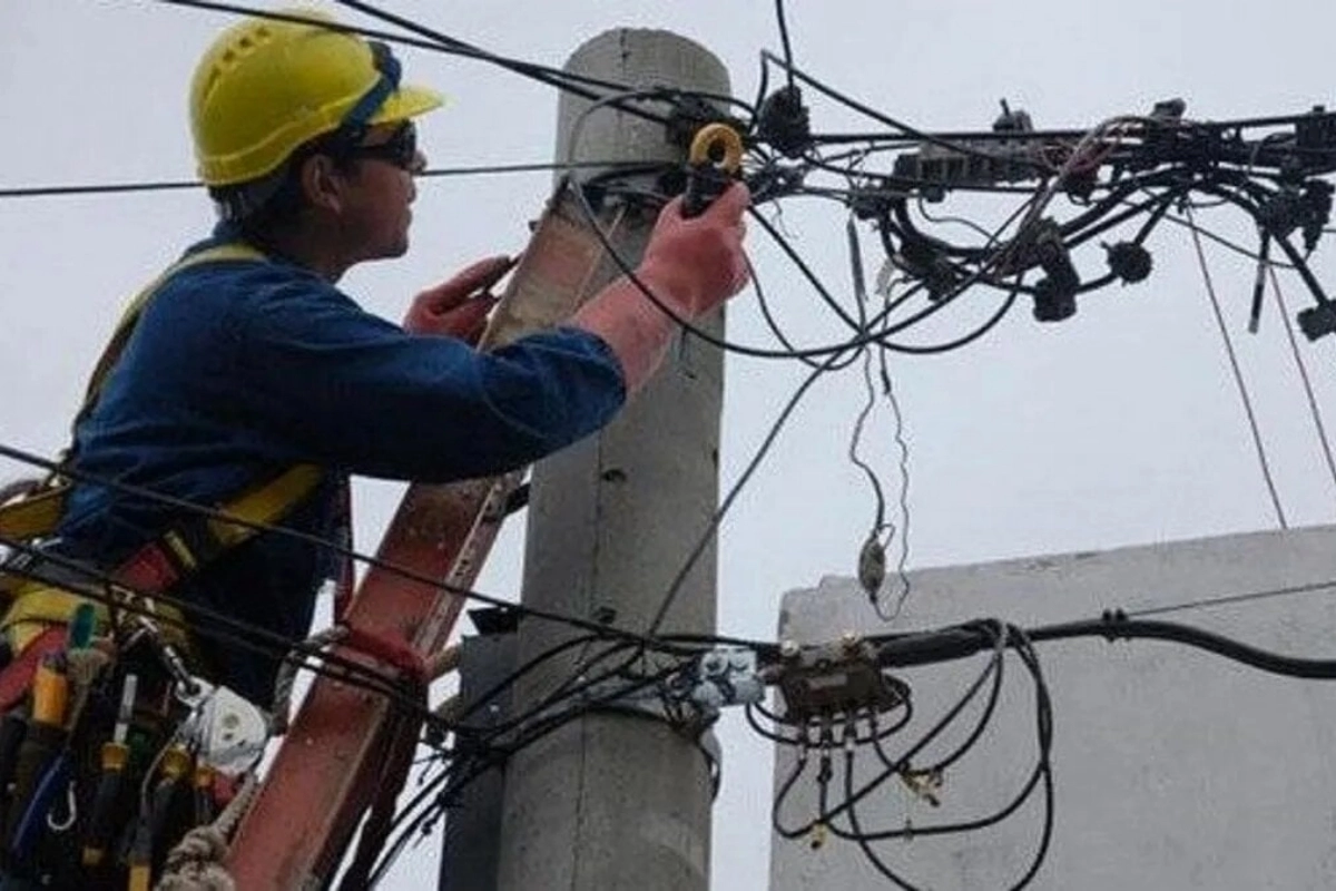 Operarios de Enersa intensificaron el trabajo por la tormenta.